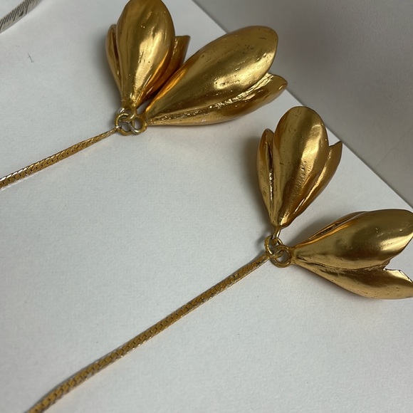 Zara Golden Long Metal Chain with Tulip Flower Pendant - Picture 12 of 12